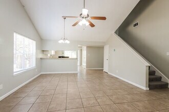 2823 Forestbrook Dr in Spring, TX - Foto de edificio - Building Photo