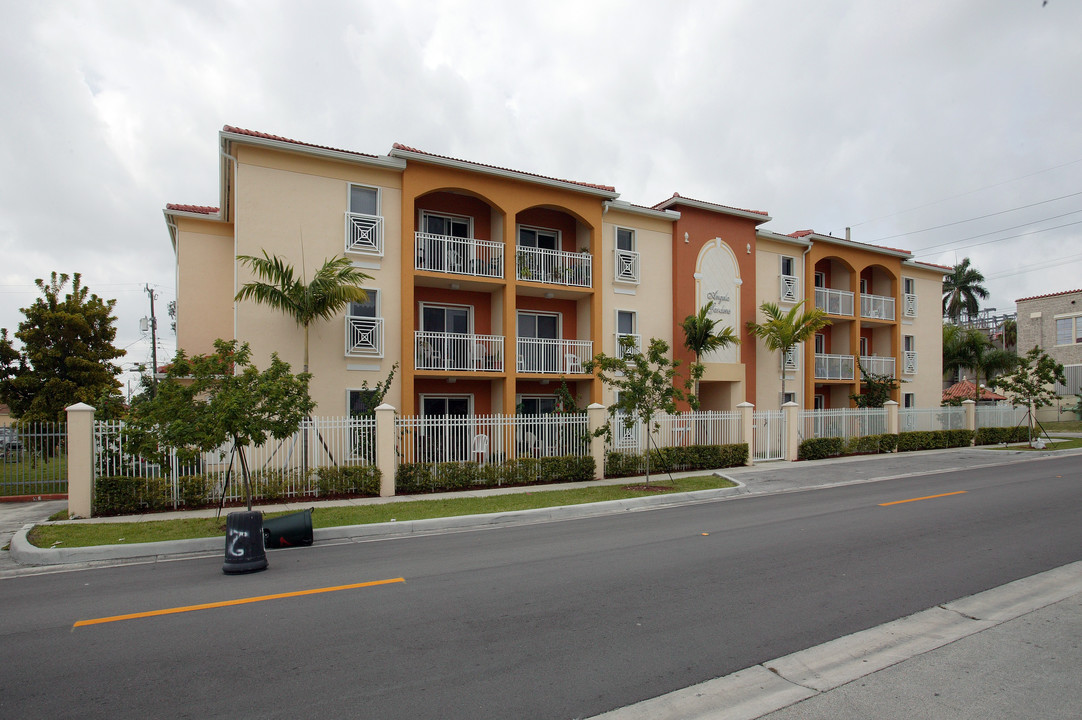 695 W 2nd Ave in Hialeah, FL - Building Photo