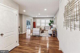 7 Cedar Bluff Ct in Catonsville, MD - Foto de edificio - Building Photo