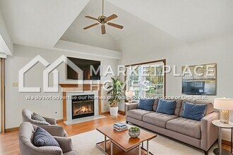 7130 Coachwood Trail in Tinley Park, IL - Building Photo - Building Photo