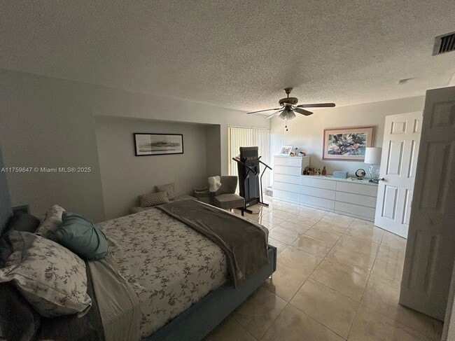 13701 SW 84th St in Miami, FL - Building Photo - Building Photo