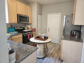 710 Mill Cir in Wheeling, IL - Building Photo - Building Photo