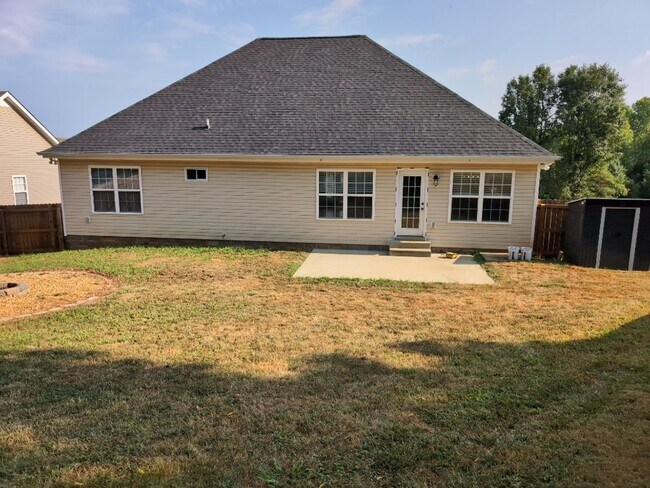 800 Cindy Jo Ct in Clarksville, TN - Building Photo - Building Photo