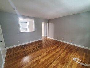 433 Sea St, Unit 6 in Quincy, MA - Building Photo - Building Photo