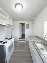 290/290.5-2905 Thorpe St in Independence, OR - Building Photo - Building Photo