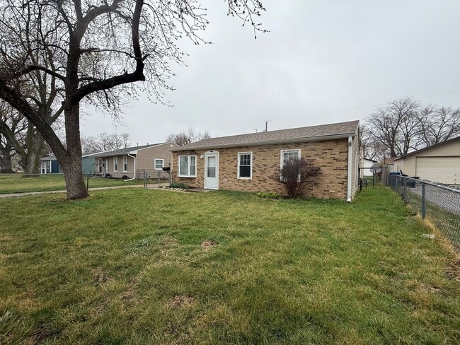 1114 Hiatt St in Carter Lake, IA - Building Photo - Building Photo