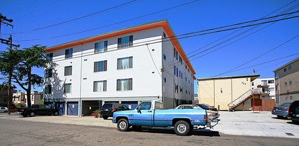 Lake View East Apartments in Oakland, CA - Building Photo - Building Photo