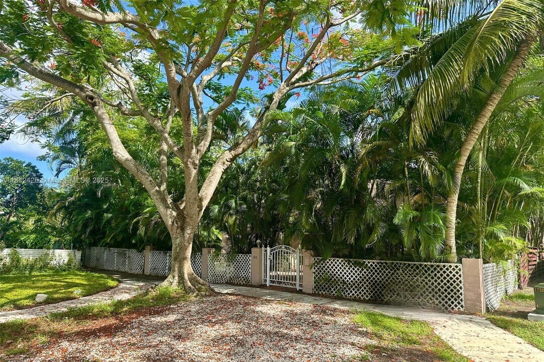 542 NE 130th St in North Miami, FL - Building Photo
