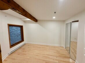 215 De La Commune Rue O in Montréal, QC - Building Photo - Building Photo