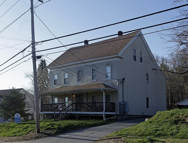 409 Ne main St in Douglas, MA - Building Photo - Building Photo