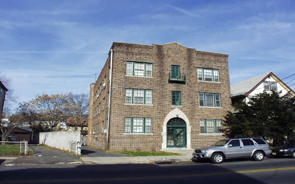 759 Stuyvesant Ave in Irvington, NJ - Foto de edificio - Building Photo