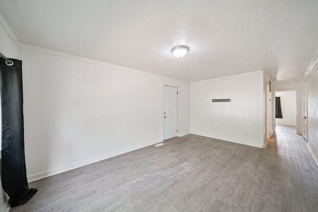 1304 S Husband St in Stillwater, OK - Building Photo - Building Photo