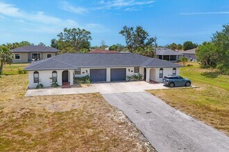 255 Rotonda Blvd W in Rotonda West, FL - Foto de edificio - Building Photo