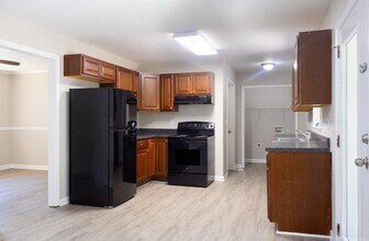 130 Rosewood Dr in Dallas, GA - Building Photo - Building Photo