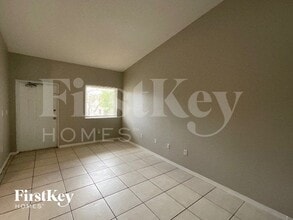 925 NE 34th Ave in Homestead, FL - Foto de edificio - Building Photo