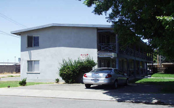 313 Campus Way in Modesto, CA - Building Photo - Building Photo