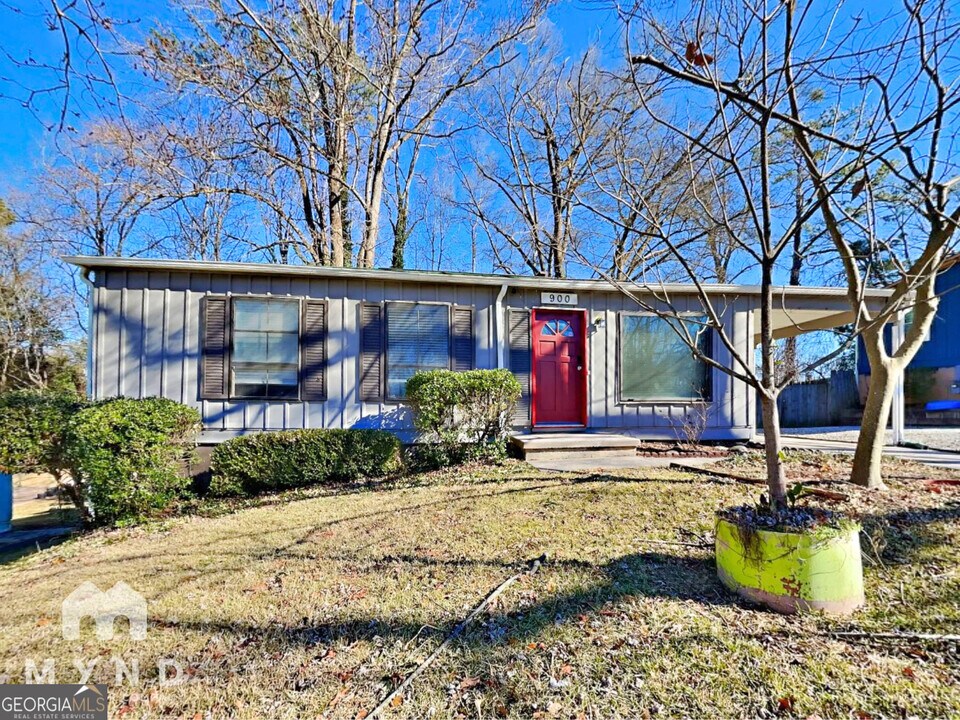 900 Kennesaw Dr in Forest Park, GA - Building Photo