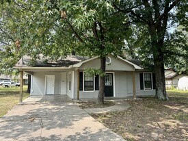 301 Carson Rd in Roland, OK - Building Photo