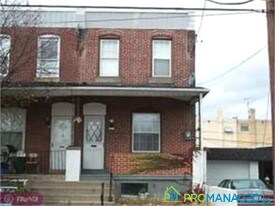 7152 Hegerman St in Philadelphia, PA - Building Photo