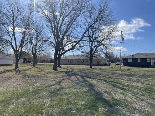 2379 Locust Rd photo'