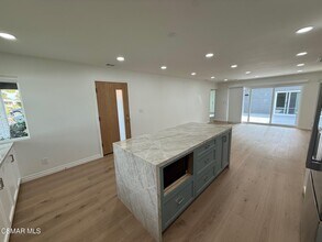 102 W Alta Green in Port Hueneme, CA - Building Photo - Building Photo