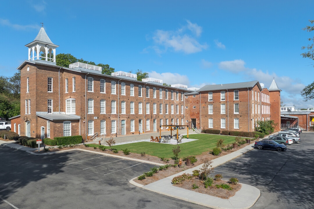 Crown Mill Village Lofts in Dalton, GA - Foto de edificio