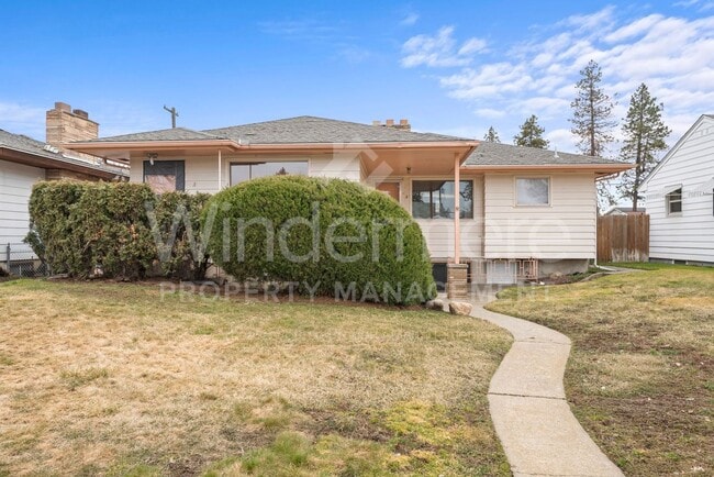 property at 40 E Longfellow Ave
