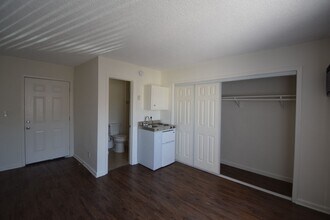 5321 Agnes Ave, Unit 25-08 in Los Angeles, CA - Foto de edificio - Building Photo