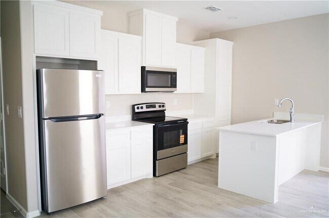 1608 Canelo Dr in Edinburg, TX - Building Photo - Building Photo