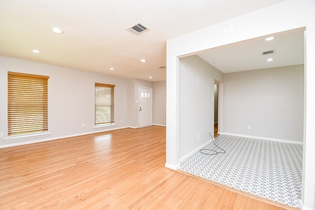 property at 7901 Ridgeview Dr