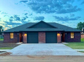 4727 Spring Ridge Rd in Enid, OK - Building Photo