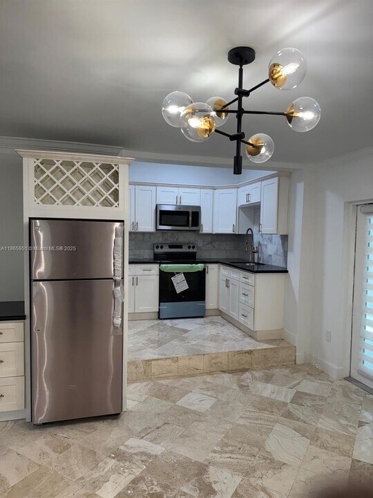 24 NE 47th St in Miami, FL - Building Photo