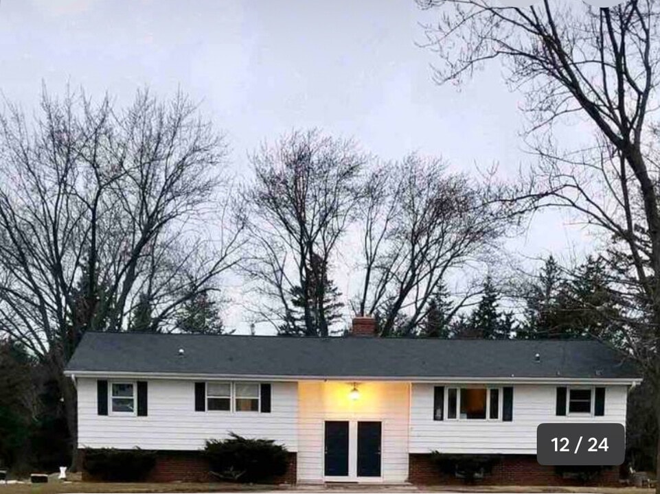 N5248 Highway 175 in Fond du Lac, WI - Building Photo