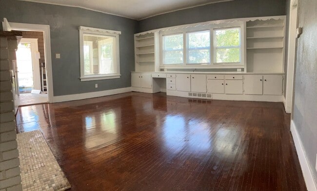 832 W 2nd St in Waterloo, IA - Building Photo - Building Photo