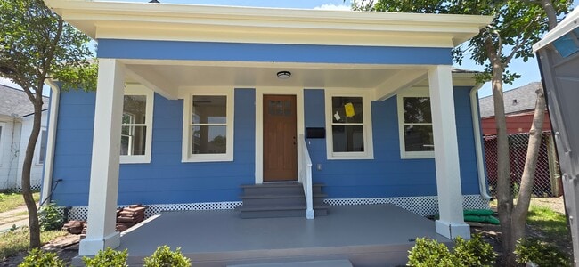 property at 2827 Robertson St