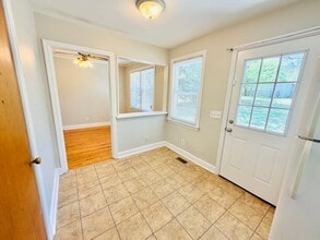 1642 Oak St in Cayce, SC - Building Photo - Building Photo