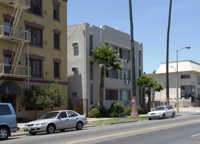 Normandie First Plaza in Los Angeles, CA - Foto de edificio - Building Photo