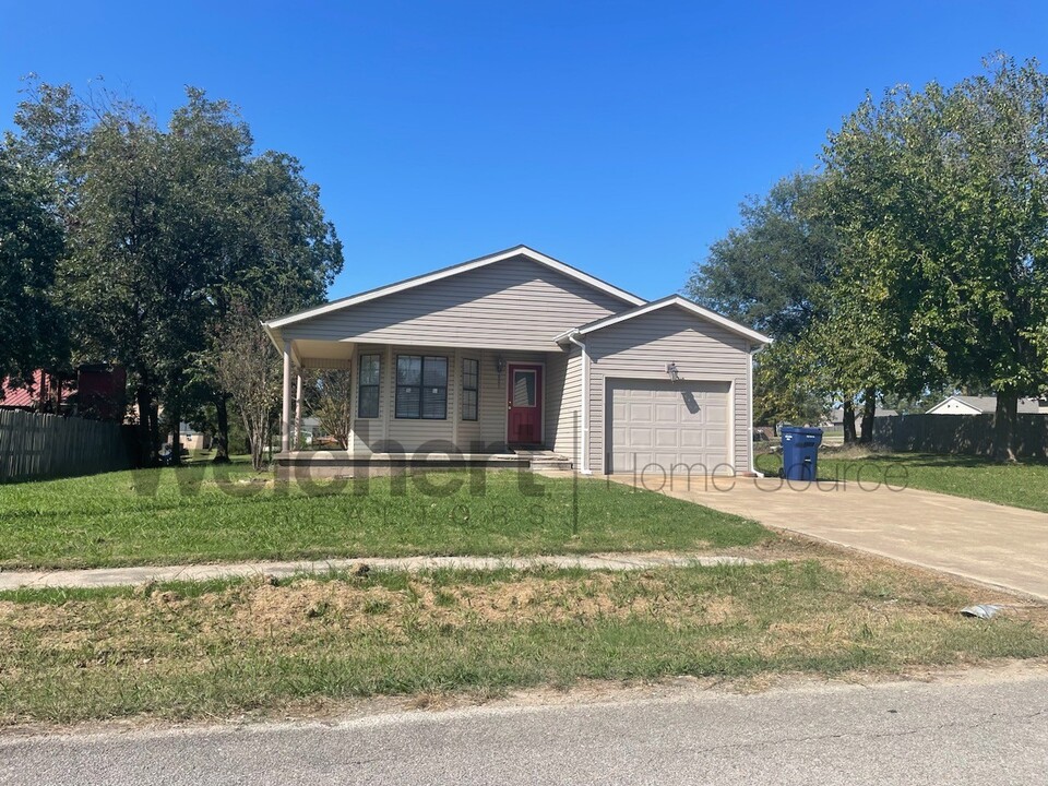 605 N 3rd St in Marmaduke, AR - Building Photo