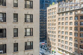 161 W 54th St in New York, NY - Foto de edificio - Building Photo