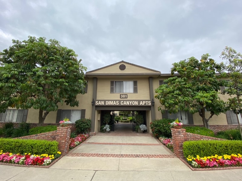 301 N San Dimas Canyon Rd in San Dimas, CA - Building Photo
