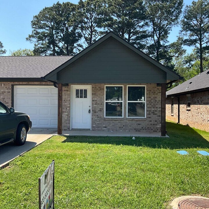 119 Isabella St in Mineola, TX - Building Photo
