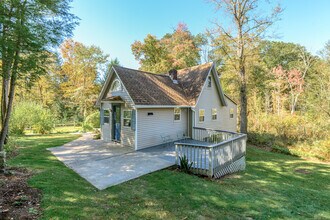 81 Picketts Ridge Rd in Redding, CT - Building Photo - Building Photo