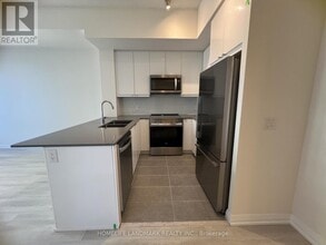 3260 Sheppard Ave E in Toronto, ON - Building Photo - Building Photo