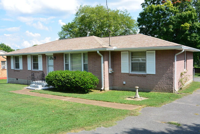 1936 Valley Park Dr in Nashville, TN - Building Photo - Building Photo