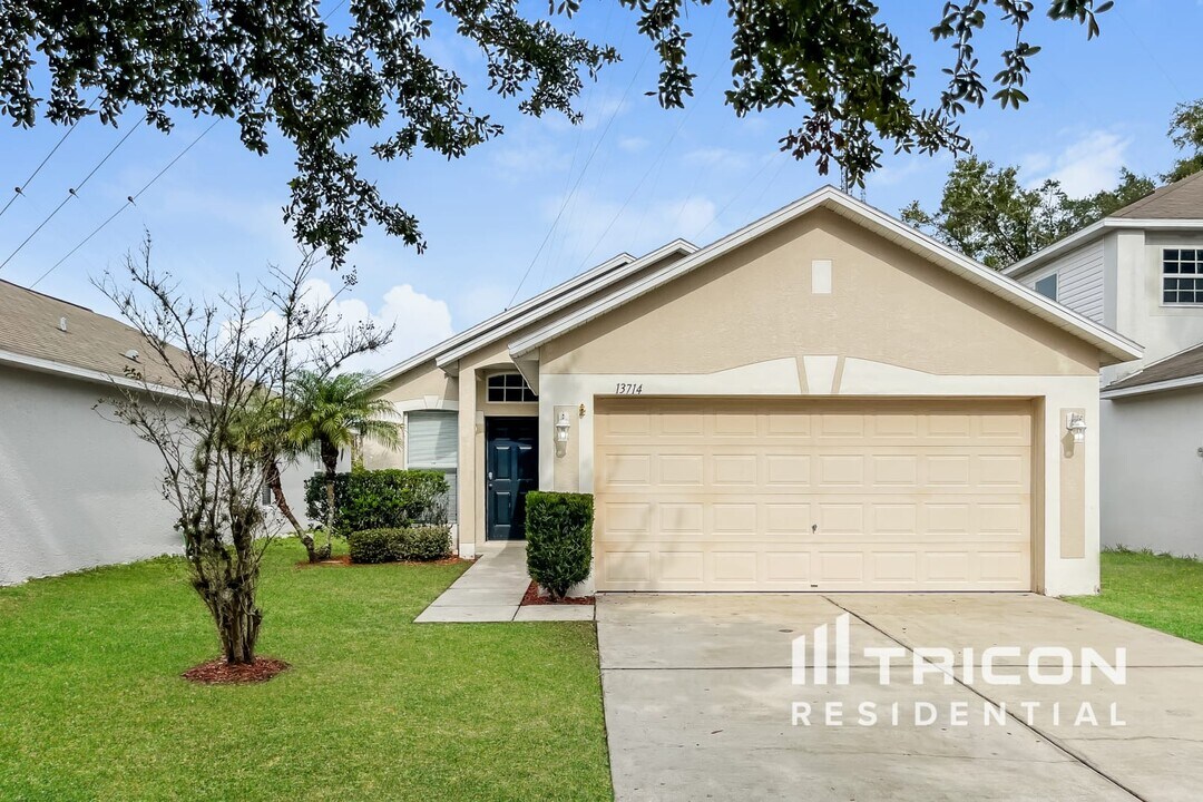 13714 Gentle Woods Ave in Riverview, FL - Building Photo