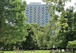 604 S Washington Sq, Unit 701 in Philadelphia, PA - Foto de edificio - Building Photo