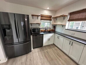 423 Waterside Dr in Hypoluxo, FL - Building Photo - Building Photo