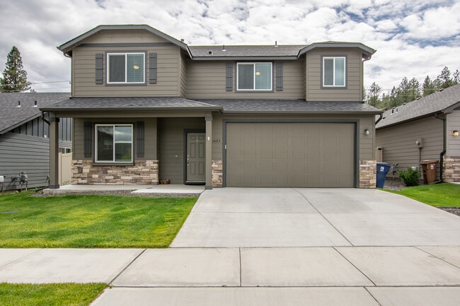 property at 1403 N Rogue River St
