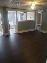 9 Main St, Unit F in Black River Falls, WI - Foto de edificio - Building Photo