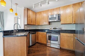 500 Throckmorton St in Fort Worth, TX - Foto de edificio - Building Photo